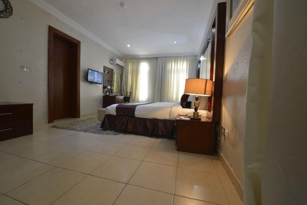 Ikuata Palazzo Dumont Hotel מראה חיצוני תמונה