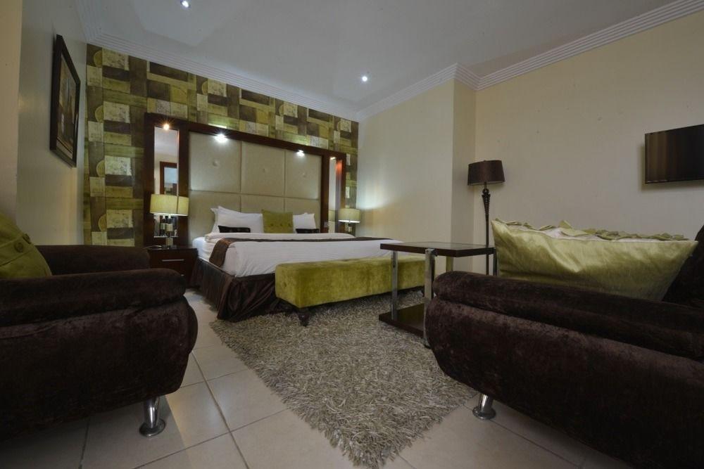 Ikuata Palazzo Dumont Hotel מראה חיצוני תמונה