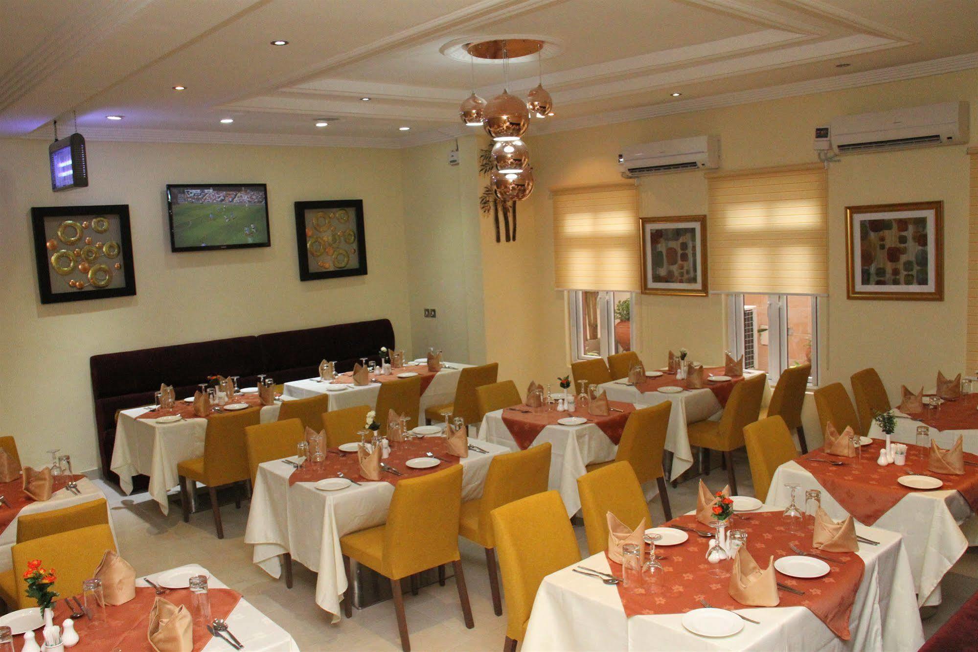 Ikuata Palazzo Dumont Hotel מראה חיצוני תמונה